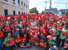 Fortaleza: professores fazem protesto em frente à Prefeitura pelo reajuste de 10,09%