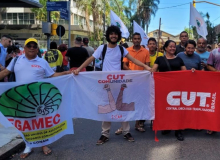 Comunidade periférica de Porto Alegre protesta em frente à Prefeitura por falta de água