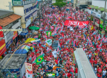 Lula e  milhares de apoiadores fazem caminhada de Venda Nova a Ribeirão das Neves