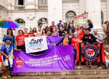 Marcha no Dia Internacional das Mulheres reúne centenas no Centro de Curitiba
