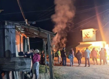Polícia promove noite de violência na comunidade Nova Esperança, em Campo Magro (PR)
