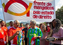 Chico Buarque: ‘Luta dos evangélicos contra cultura da morte é da maior importância’