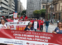 Trabalhadores protestam contra terceirização de UBS em São Paulo