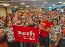 Professores de Fortaleza fazem pressão por reajuste de 10%