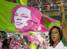 Mangueira vence carnaval no Rio louvando heróis dos 'porões' e Marielle Franco