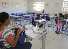 Professores de 53 municípios do Ceará recebem reajuste de pelo menos 4,17%