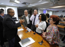 Por pressão da CUT, terceirização é adiada no Senado