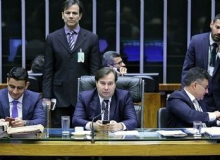 Temer e deputados derrotam democracia mais uma vez, diz cientista política