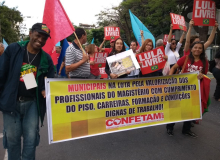 Municipais de sete estados participam da marcha de abertura da I CONAPE em Belo Horizonte