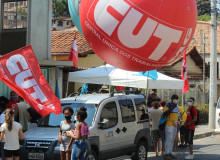 CUT/MG e sindicatos distribuem 2 toneladas de feijão em Belo Horizonte