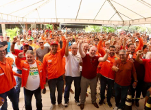 Petrobras fica na Bahia, garante presidente da estatal a trabalhadores