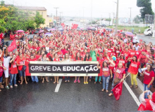 Primeiro dia de greve dos professores de Caucaia reúne 1,8 mil servidores