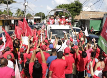 RN: Tiros interrompem ato pró-Lula e Fátima Bezerra é retirada do local   