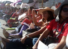 Mulheres são agredidas com gás de pimenta e cassetetes na rampa do Palácio do Planalto