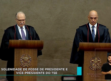 Aplaudido de pé, Moraes afirma que sistema eleitoral brasileiro é ‘orgulho nacional’