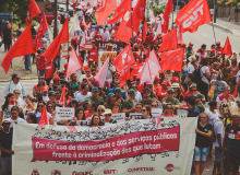 Em marcha até a Assembleia Legislativa, municipais do Ceará protestam contra o desgoverno Temer