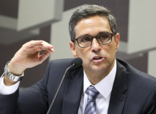 Campos Neto quer entregar a empresa estrangeira US$ 380 bilhões das reservas do país
