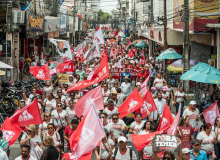 10 mil vão às ruas de Fortaleza (CE) protestar contra desmonte de direitos