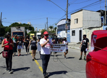 Em greve pela vida, educação municipal de SP realiza caminhada para dialogar com a população