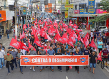 Em passeata, trabalhadores na Toyota protestam contra o anúncio de fechamento em SBC