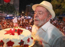 Apoiadores, de todo o país, pedem a liberdade de Lula em seu 74º aniversário