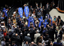 Aprovada na Câmara, reforma trabalhista segue agora para o Senado