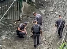 VÍDEO: PMs recolhem coisas do chão em Paraisópolis após criança ser baleada