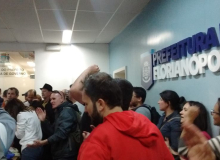 Servidores em greve ocupam gabinete do prefeito de Florianópolis