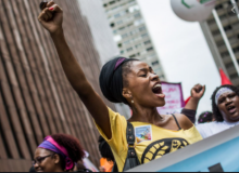 No dia da abolição inacabada, povo negro protesta pelo direito à vida e contra fome