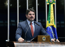 Senador Marcos do Val renuncia após denunciar Bolsonaro de coagi-lo a dar um golpe