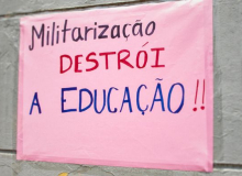 Ratinho Jr tenta militarizar mais 25 escolas no Paraná ainda neste ano