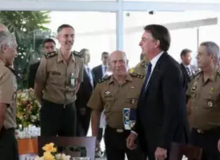 Ministério Público quer barrar supersalários de militares ligados a Bolsonaro
