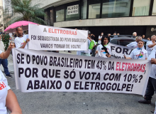 Eletricitários protestam em frente à sede da Eletrobras no RJ: “não foi privatização