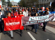 Municipais brasileiros protestam contra privatizações no 30º Congresso Mundial da ISP, em Genebra