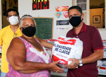 CUT/MG e LPS entregam 160 cestas básicas para moradores do bairro Concórdia