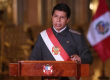 Presidente do Peru tenta fechar Congresso, mas é destituído do cargo e preso