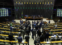Câmara aprova projeto do governo do arcabouço fiscal com folga