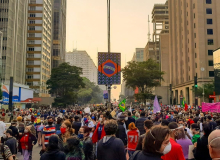 Milhares de pessoas vão às ruas exigir o impeachment de  Bolsonaro