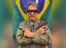 Aliado de Bolsonaro, Roberto Jefferson atira e joga granada em policiais federais