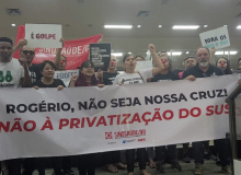 Mobilização em Goiânia cobra convocação de aprovados e fim da terceirização