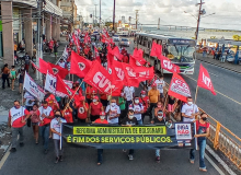 18AGO: Em defesa do serviço público, trabalhadores lotam ruas do Centro de Aracaju