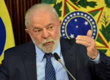 Com pneumonia leve, Lula adia viagem à China. Quadro é “superestável”, diz médico
