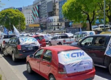 Caravana de servidores municipais da Argentina exige piso salarial nacional para a categoria