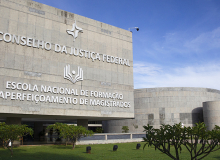 Rendimento de juízes pode chegar a R$ 2 milhões com benefício ao Poder Judiciário
