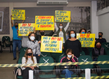 Servidores municipais de João Monlevade ocupam Tribuna para dizer NÃO à Reforma Administrativa!