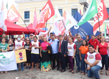 CUT-CE participa de manifestação dos servidores públicos municipais de Fortaleza