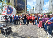 Bancárias e bancários realizam ato contra taxas de juros altas na porta da sede do Banco Central em BH - Fotos Rogério Hilário